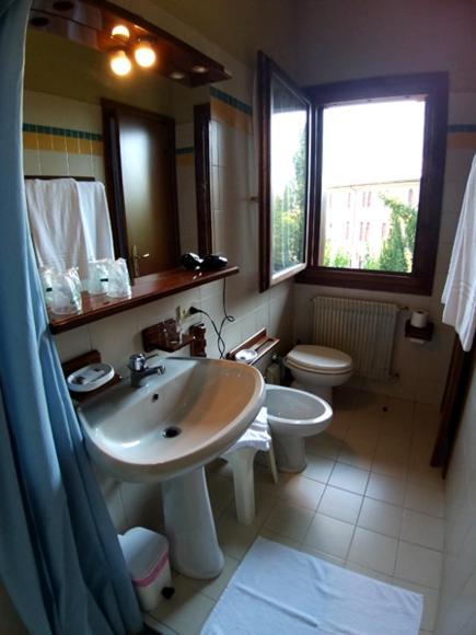 Hotel Leon D'Oro П'єве-ді-Соліго Екстер'єр фото